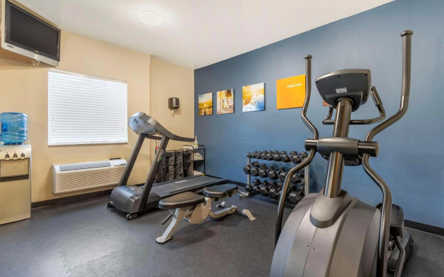 Comfort Inn & Suites Airport Convention Center