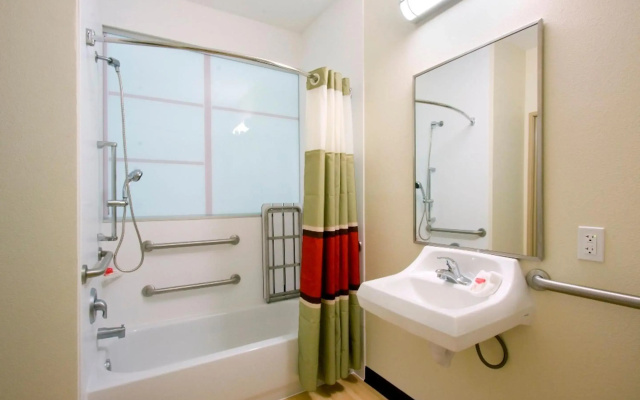 Red Roof Inn & Suites Beaumont