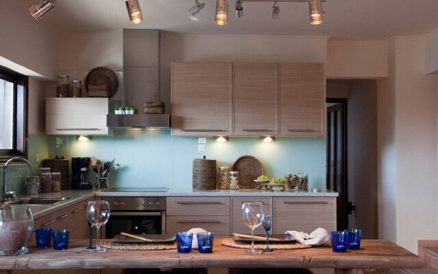 Luxury Seaview Apartment, 60sec Walk To Beach!