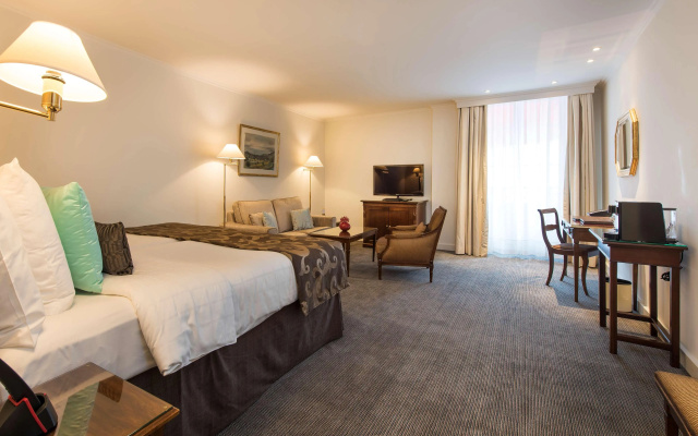 Hotel Bristol – Guest Rooms – Geneva