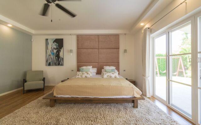 Luxury 5 Bedroom Pool Villa Amrahs