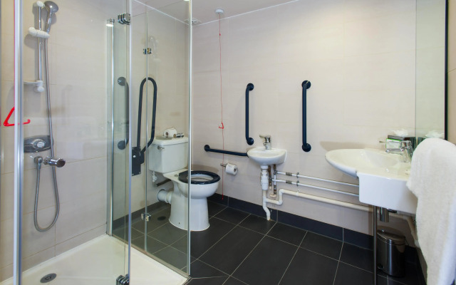 Holiday Inn Salisbury - Stonehenge by IHG