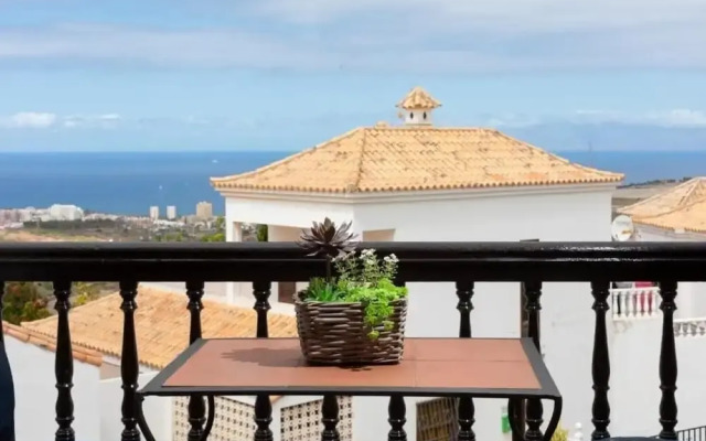 Lovely 2-Bed House with terrace and Pool Chayofa