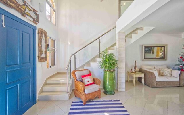 Large Golf View Villa With Pool Jacuzzi and Staff