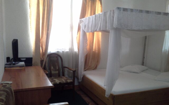 Fine Travellers Hotel
