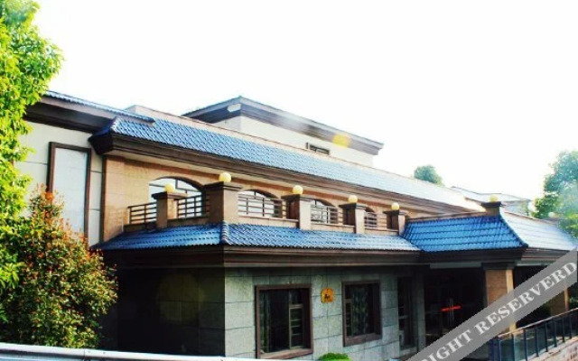 Menghu Holiday Hotel