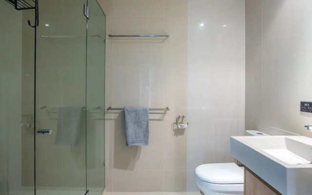 The Sanctuary: Stunning. Hot tub spa + Linen