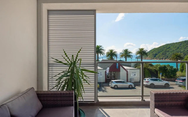 Luxury Waterfront Apartment - Abode No 1