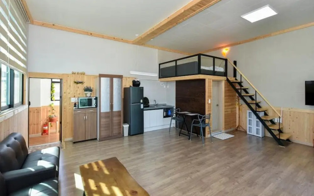 Yeosu Chunghong Pension