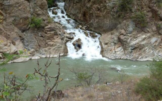 Villa Los Loros Choquequirao Lodge & Tours