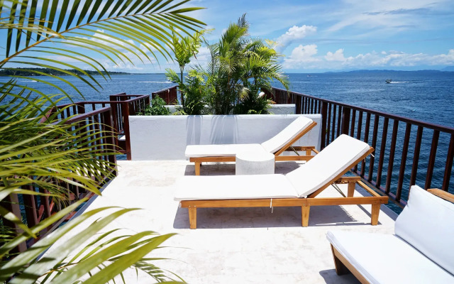 Tropical Suites Hotel