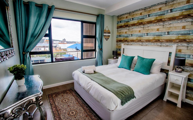 uSHAKA WATERFRONT - LUXURIOUS LAVISH LOOKER