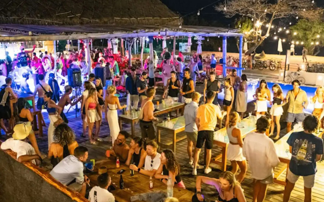 Mad Monkey Gili Trawangan - Hostel