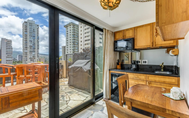 Castle Bamboo Waikīkī Hotel