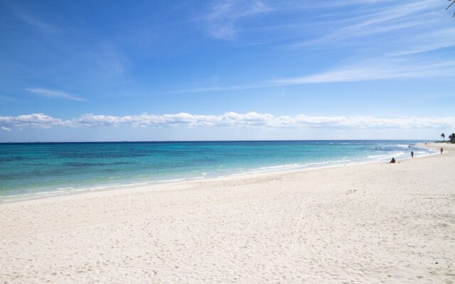 Casa Iris 2 Bedroom Condo by Redawning