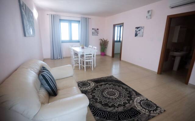 4 Guests - Sea Breeze Stay With Valley Views