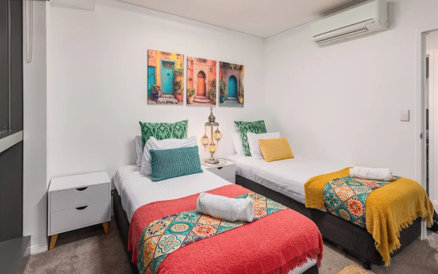 Arabian Nights-Level 60-Meriton Suites – Guest Rooms – Brisbane