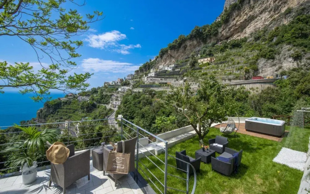 Villa Donna Rachele - Mediterranean Villa With sea View