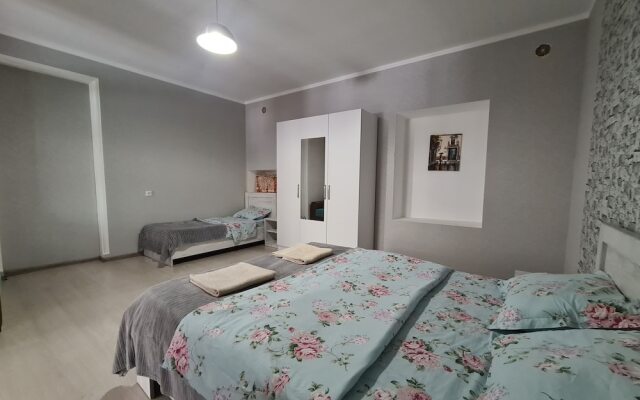 Grayhouse Elia Apartment
