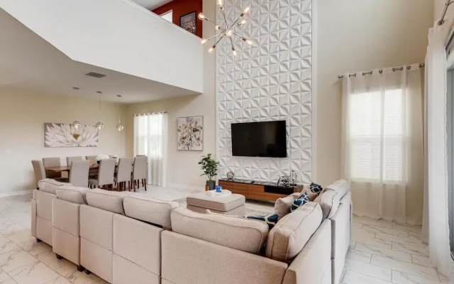 8923 CC - Fabulous 5BR Single Family: Sleeps 12 - Private Pool -
