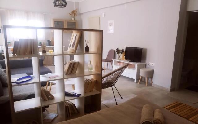 Xrysa's Central City Apartment