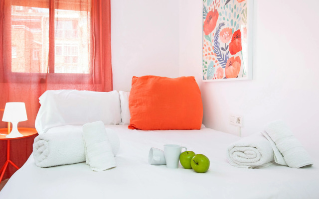 HiGuests - PobleSec Apartment