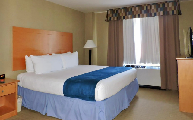 Marco LaGuardia Hotel & Suites
