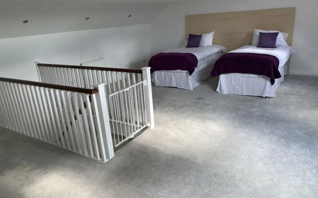 Village Tavern Apartment