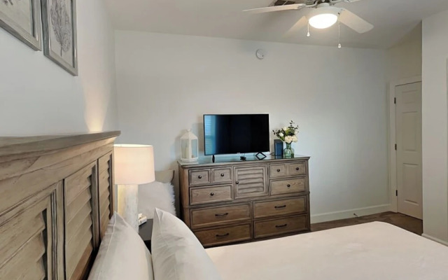 Pavilion Palms #103b