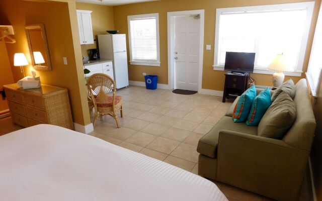 Pines & Palms Resort