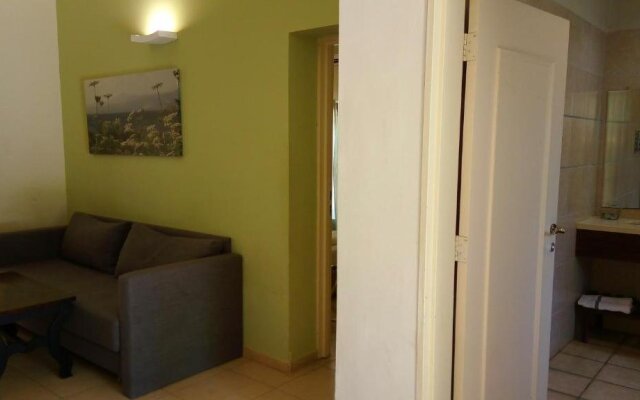 Kibbutz Tiratzvi - Country Lodging