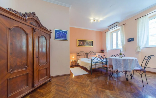 Amoret Apartments