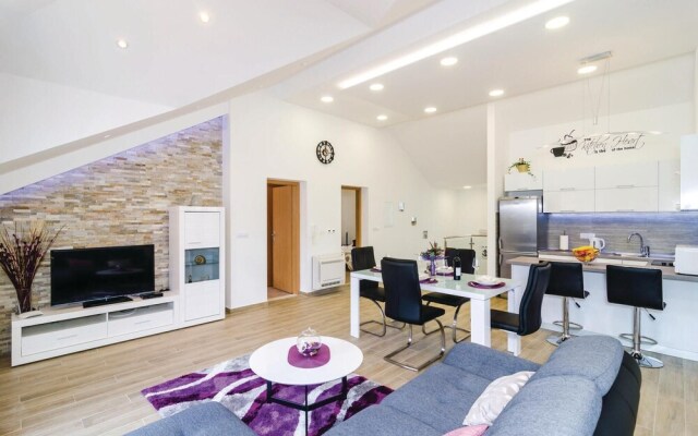 Stunning Home in Cibaca With Wifi and 2 Bedrooms