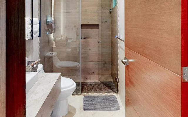 Eight VIP Beach Condo 301