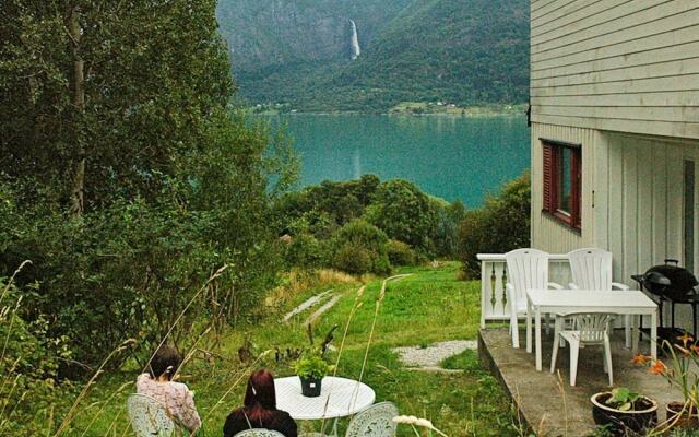 4 Person Holiday Home in Høyheimsvik