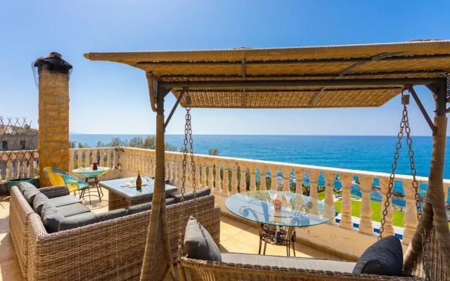 Villa Beach Heaven in Pomos