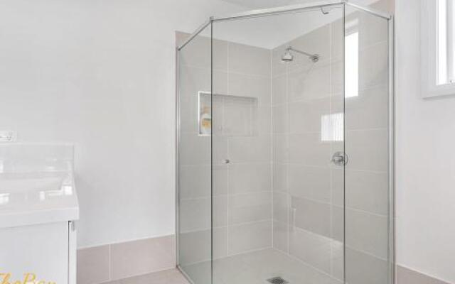 Pacific Paradise No.28 Anna Bay