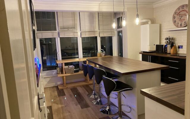 Cozy Holiday Home in Folkstone Near Folkestone Harbour Arm