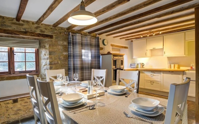 Hollytree Cottage, Chipping Norton