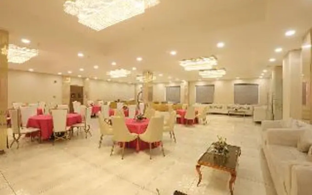 Hotel Luxe Opera NH8 – 7km from IGI Airport Delhi