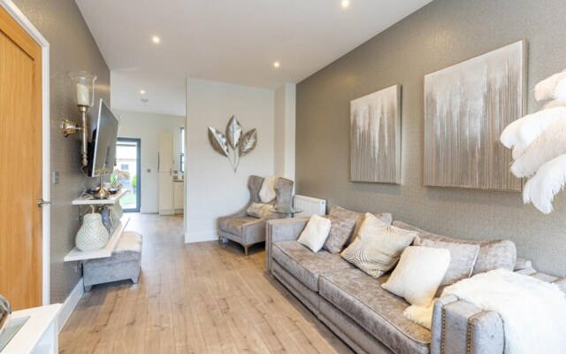 Luxury Townhouse Next to Bicester Village