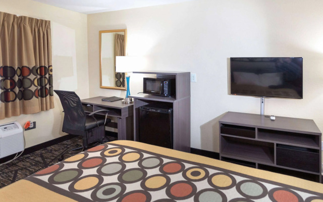 Super 8 by Wyndham Big Rapids