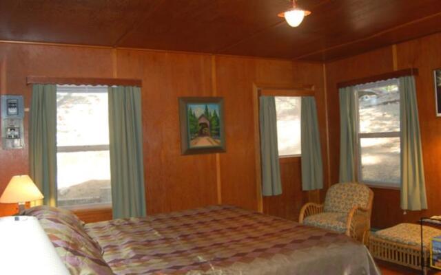 RedAwning Cabin #16B Charlottes Station