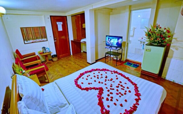 Taim Phyu Hotel