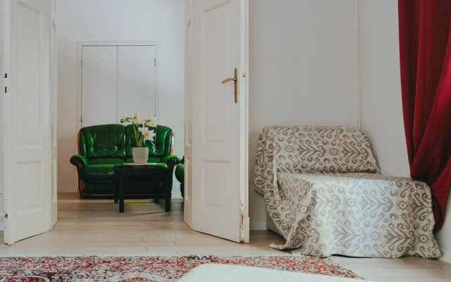 Salon Apartment in Dorcol Historical