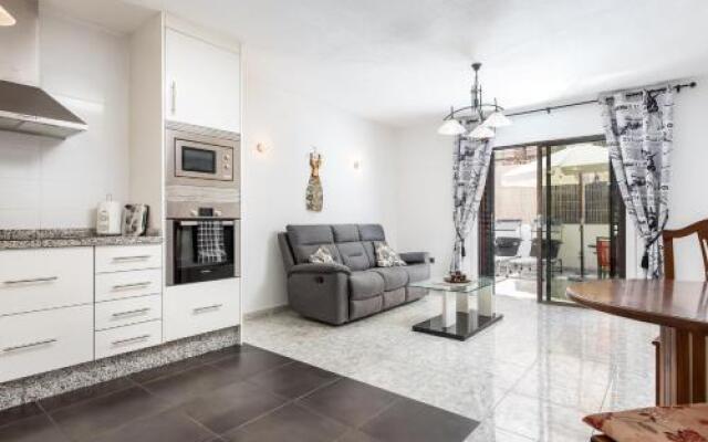 Victoria Court - 1 bed pool & sea view