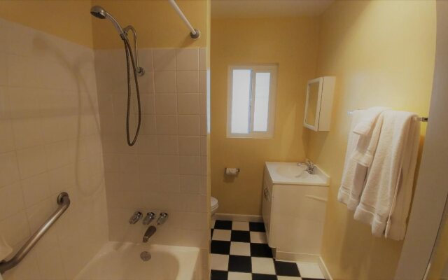 Hollywood Celebrity Hotel