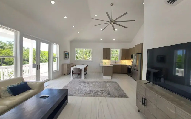 Silver Palms - Brand New Designer Home On Banks Road 2 Bedroom Home — фото 3