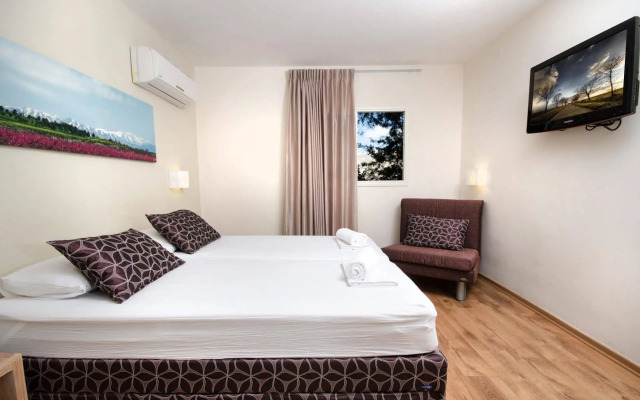 Kibbutz Malkiya Travel Hotel
