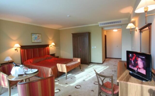Efir Hotel